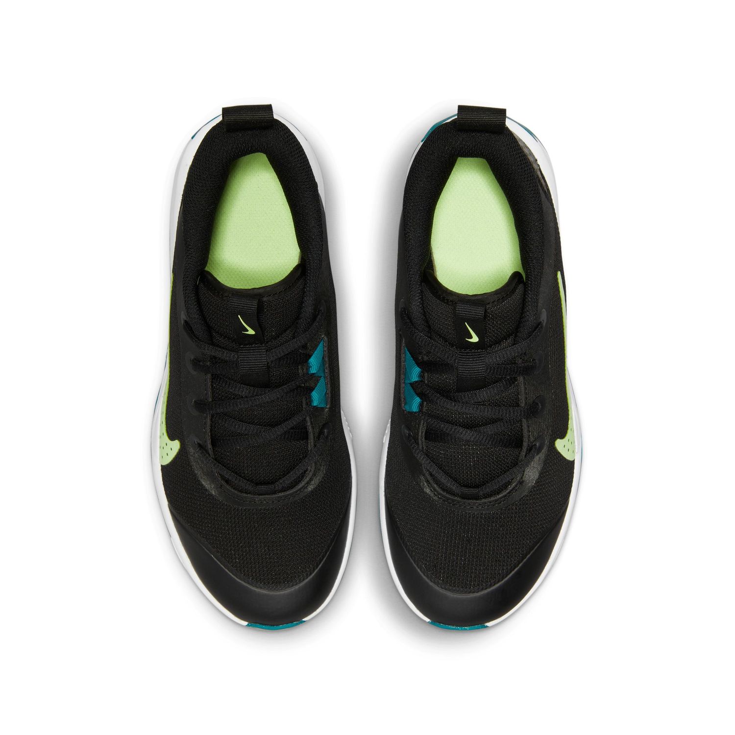 Nike Omni Multi-Court Kinder Hallenschuh